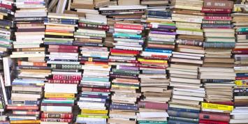 Photo d'une pile de livre