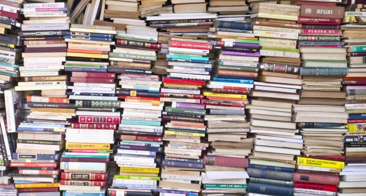 Photo d'une pile de livre